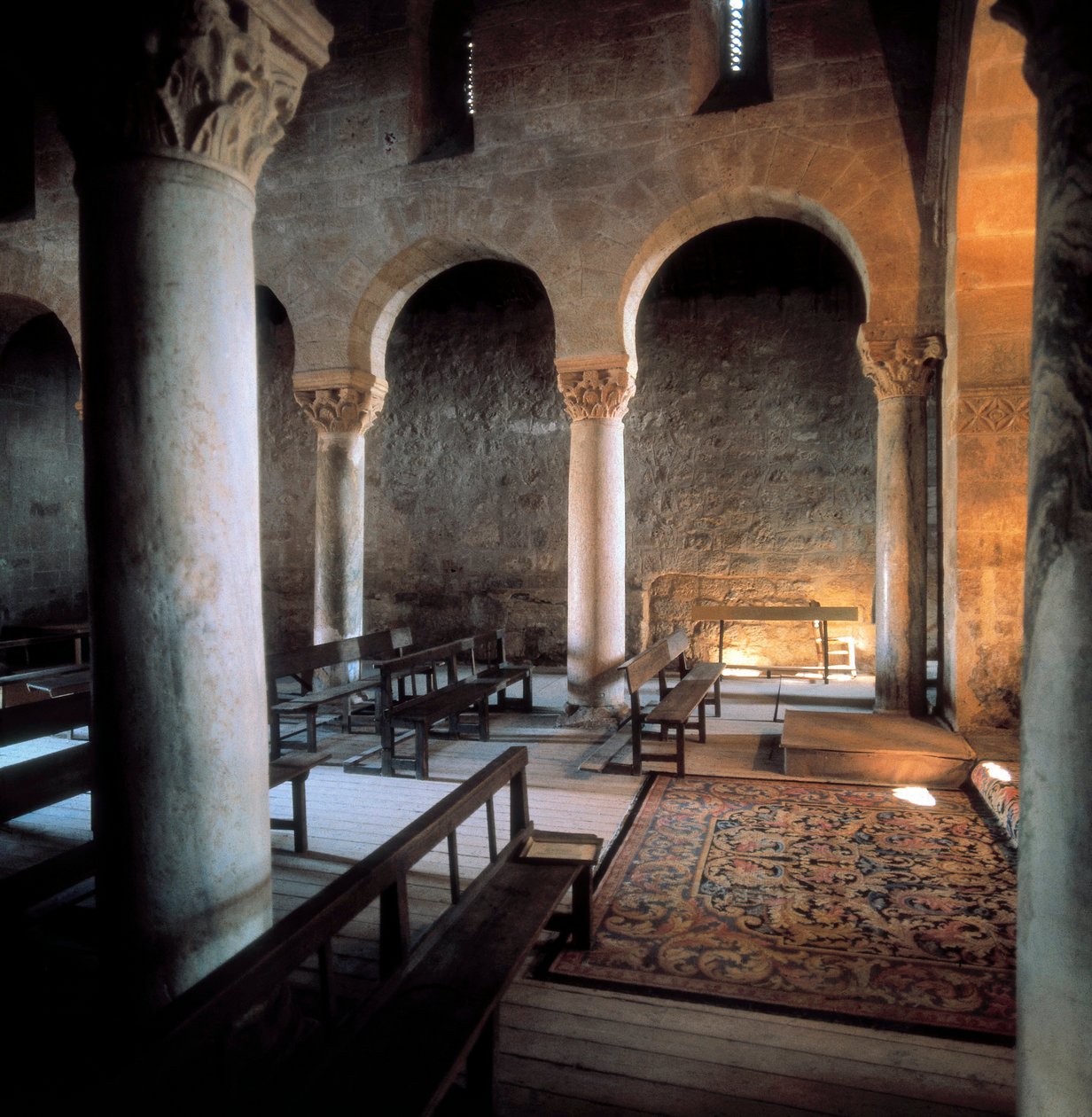 A banosi Szent János-bazilika belseje, Banos de Cerrato, Spanyolország, 7. század (fotó) alkotó: Visigothic