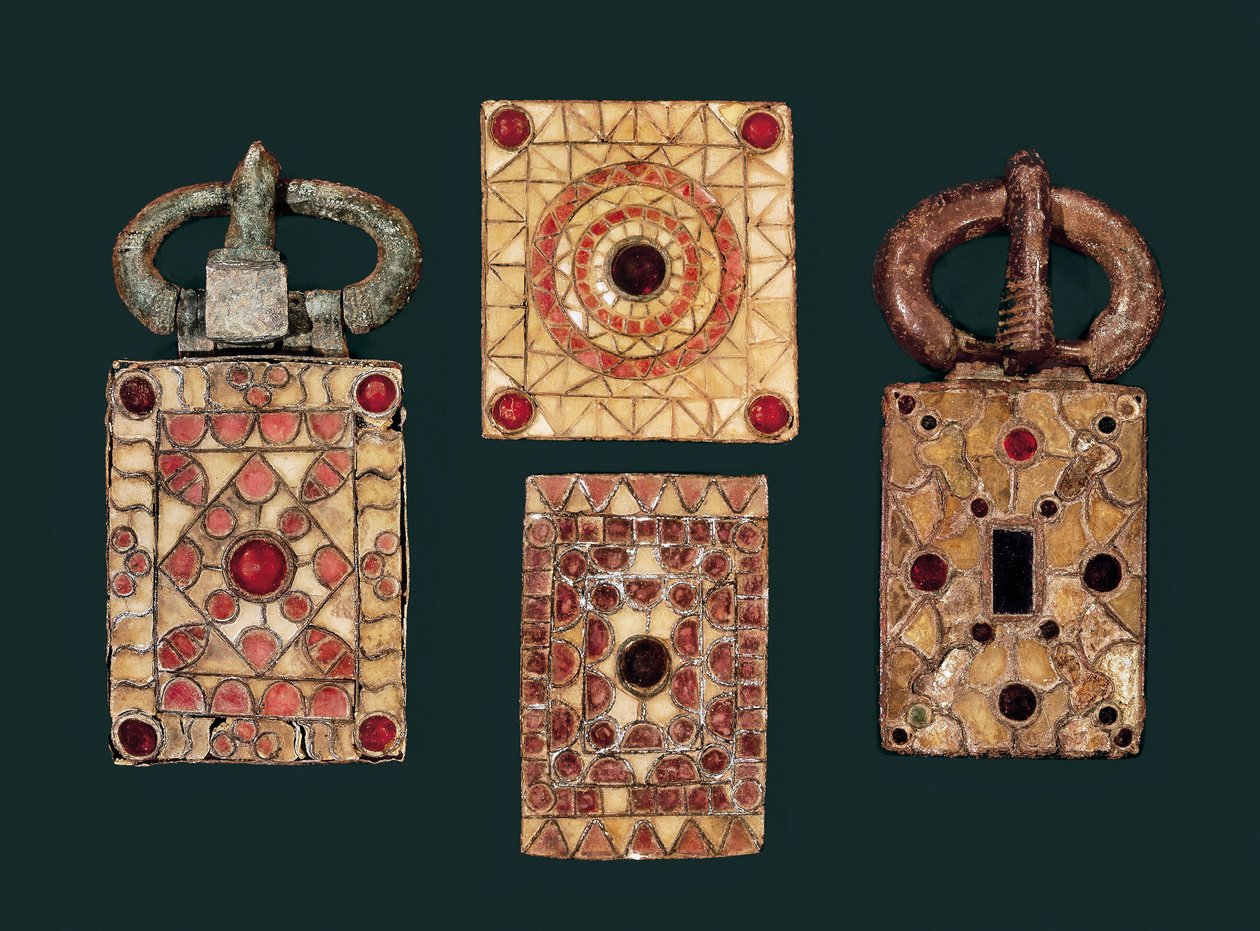 Fém fülbevaló arannyal és gránáttal díszítve, 7. század (arany és gránát) alkotó: Visigothic