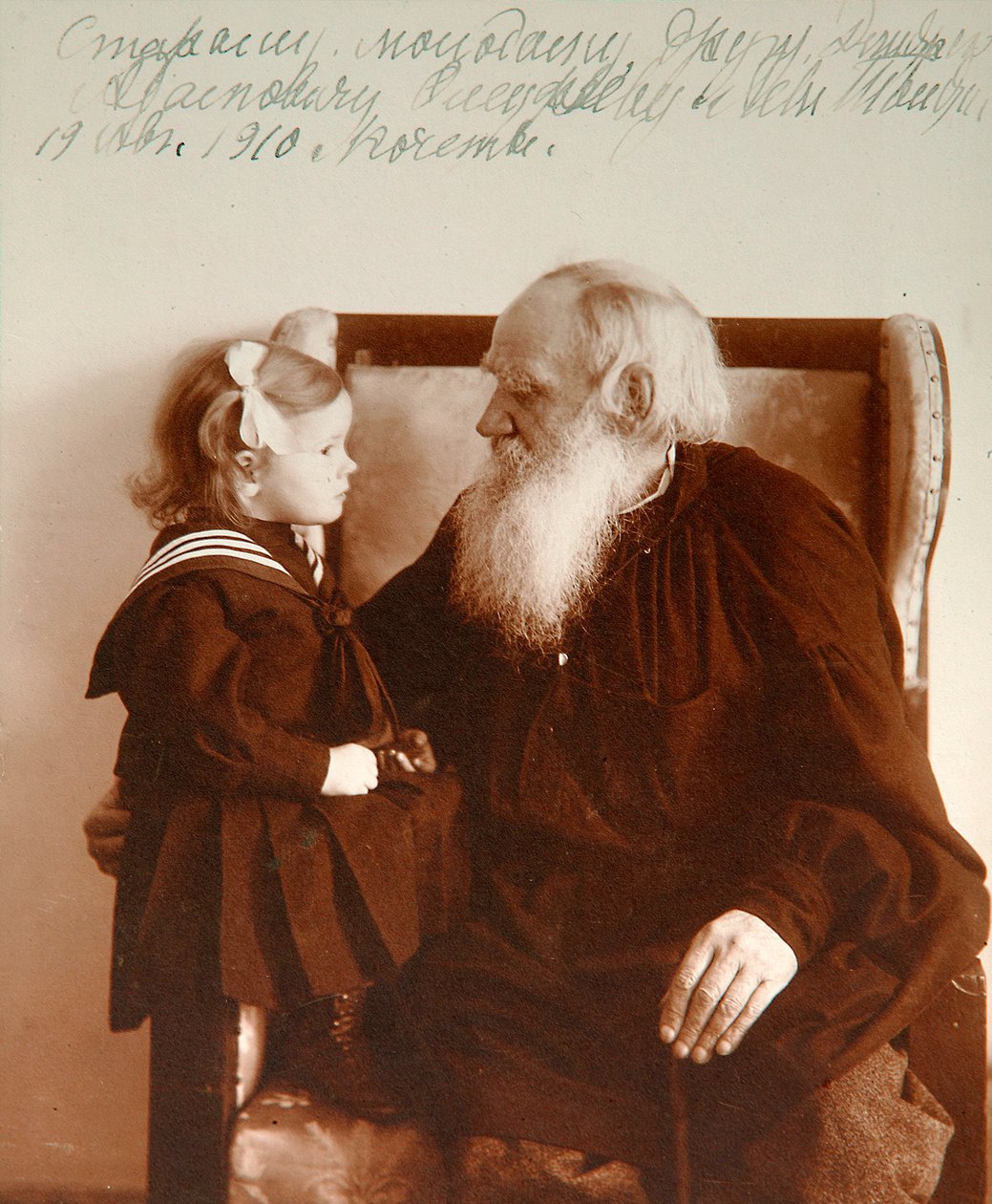 Lev Tolsztoj orosz író unokájával, Tatiana, Yasnaya Polyana, Oroszország, 1910. alkotó: Vladimir Grigorievich Chertkov