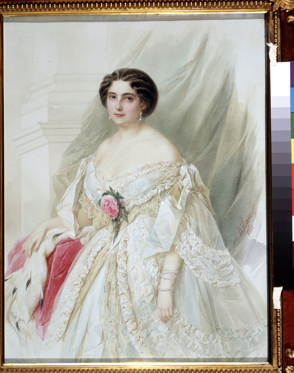 ""Prémes köpenyes hölgy portréja"" Fehér ruhába van öltözve, szalagokkal, fülbevalókkal és karkötőkkel. Vladimir Hau (Gau) akvarellje (1816-1895) 1860 Magángyűjtemény alkotó: Vladimir Ivanovich Hau