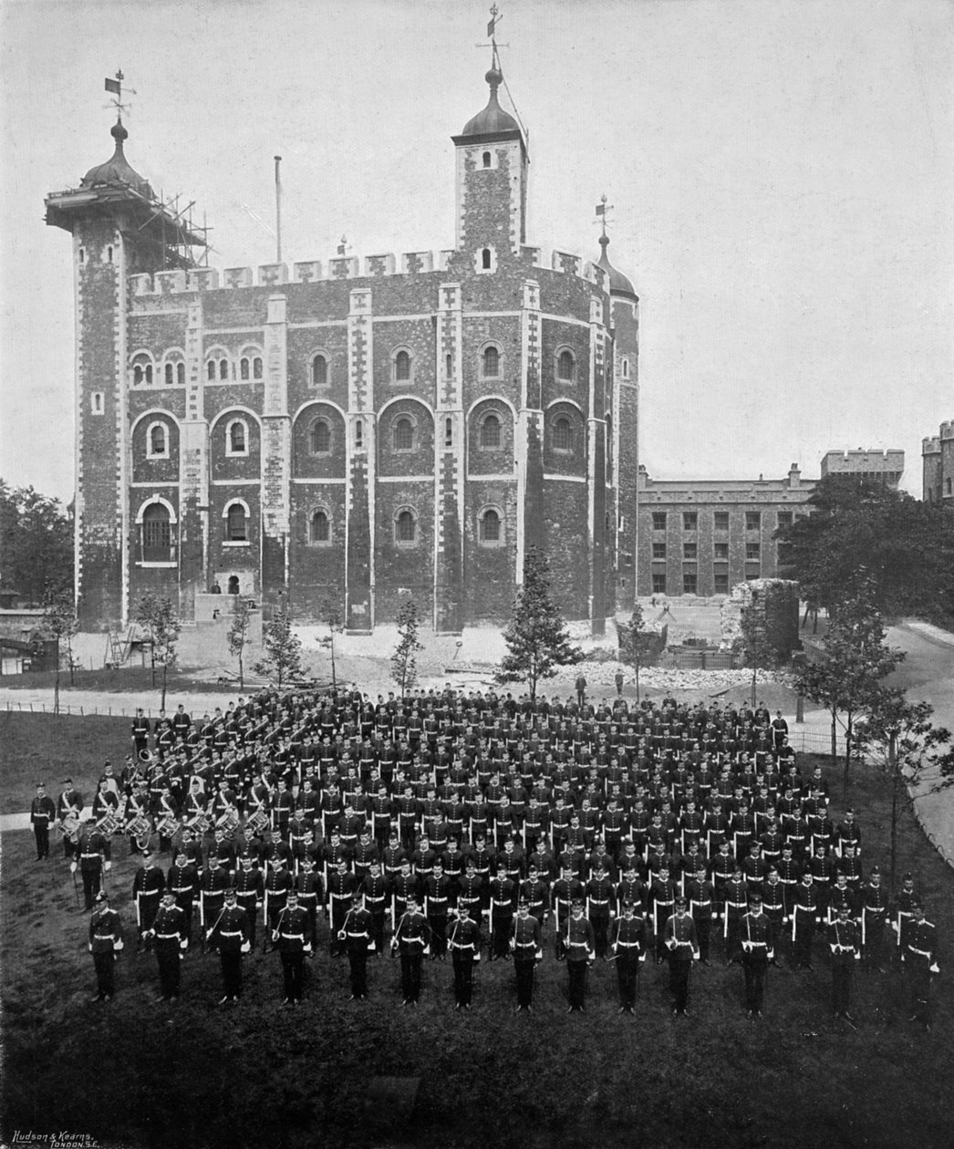 Az 1. Suffolk Ezred a londoni Towerben, 1895-1896. alkotó: W. W. Rouch