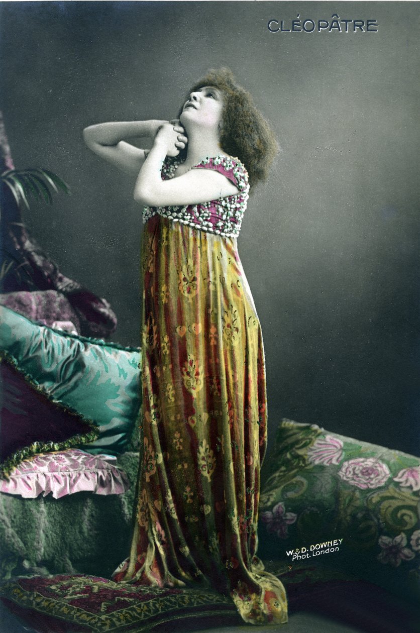Henriette Rosine Bernard, más néven Sarah Bernhardt (1844-1923) „Kleopátraként”, viktoriánus Sardou játéka alkotó: W. and D. Downey