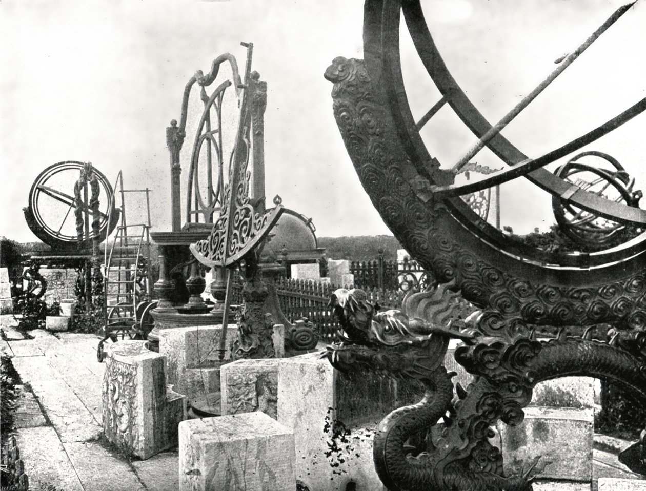 Néhány hangszer az Obszervatórium tetején, Pekin, Kína, 1895. alkotó: W and S Ltd