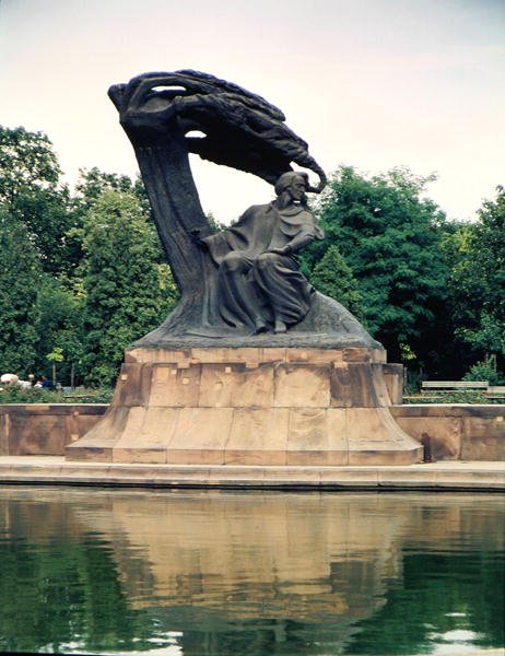 Frederic Chopin (1810-49) szobra 1928 alkotó: Waclaw Szymanowski