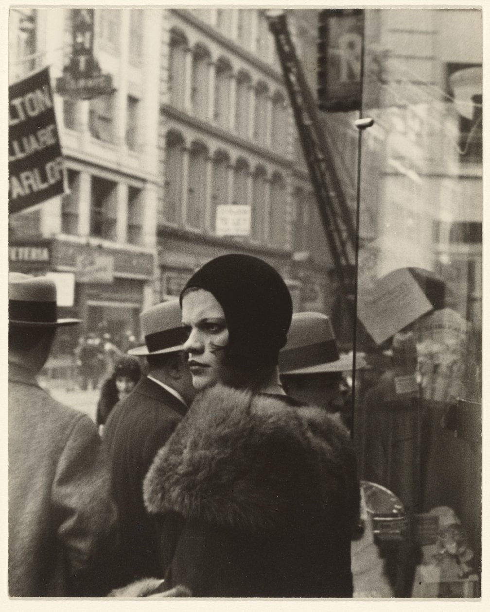 Lány a Fulton Street-en, New York alkotó: Walker Evans