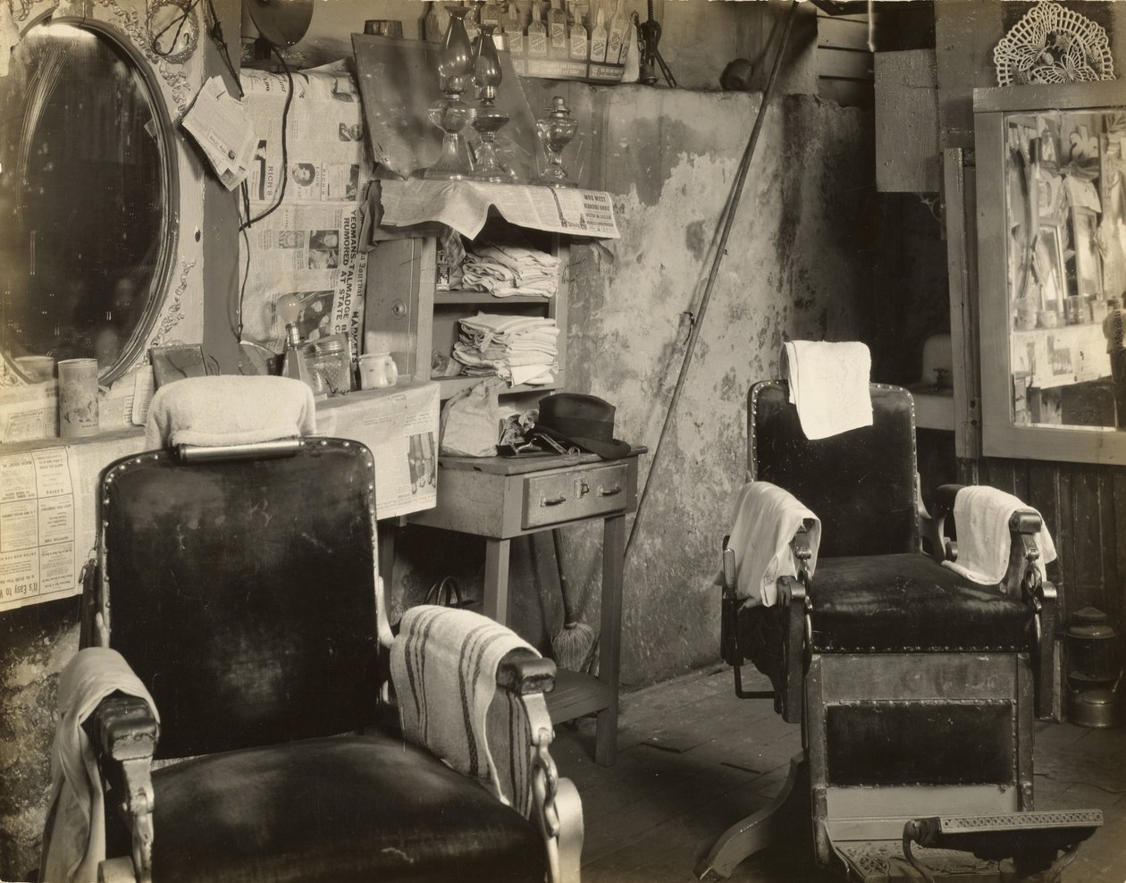 Negro Barbershop Interior, Atlanta alkotó: Walker Evans