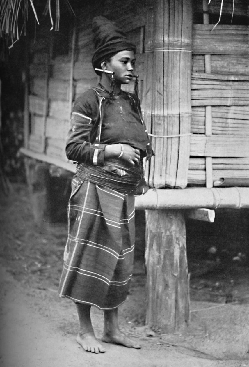 Egy kachin nő, 1902 alkotó: Watts and Skeen