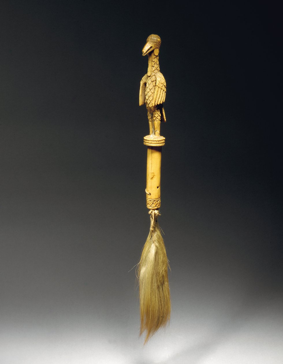 Fly-whisk, Benin (elefántcsont és lószőr) alkotó: West African School