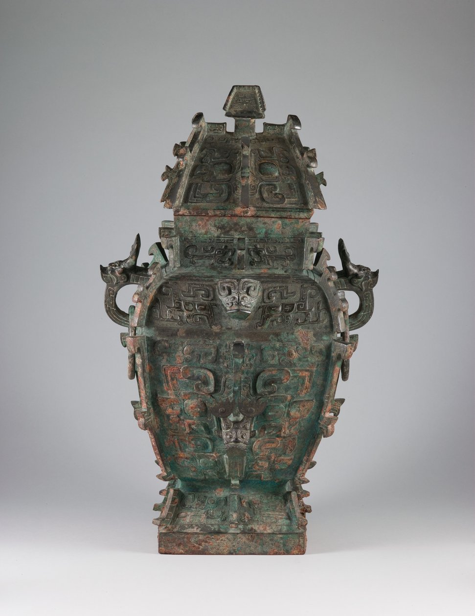 Fedeles borosedény (fang lei) zoomorf maszkokkal és állatfejes fogantyúkkal, Kr. e. 11. század vége (bronz) alkotó: Western Zhou Dynasty Chinese School