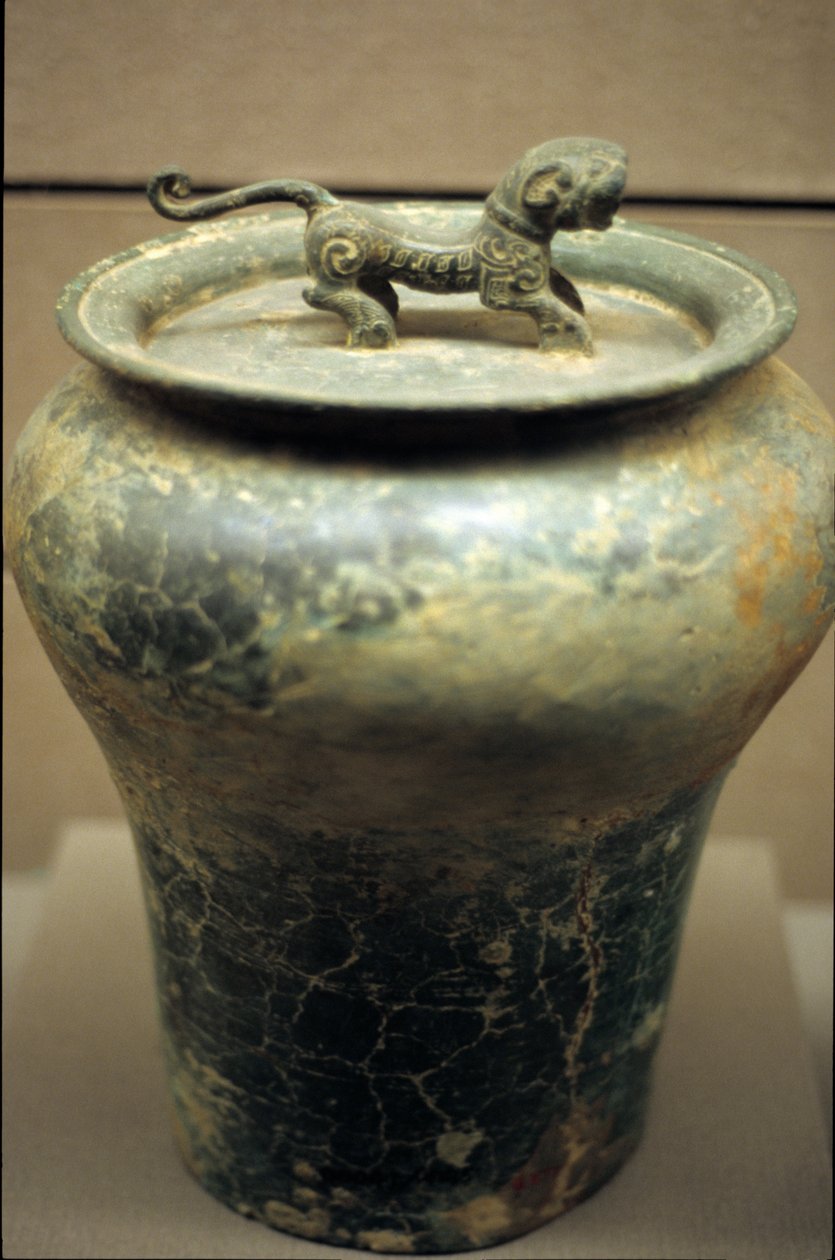 Borváza korsó alakú, tigrissel díszített borváza alkotó: Western Zhou Dynasty Chinese School