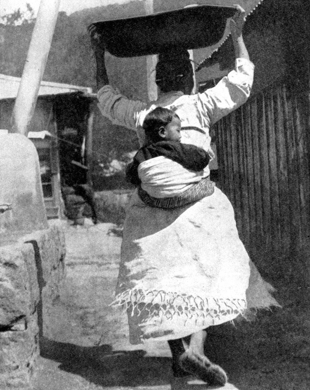 Egy koreai nő, aki a hátán babát cipel, 1936. alkotó: Wide World Photos