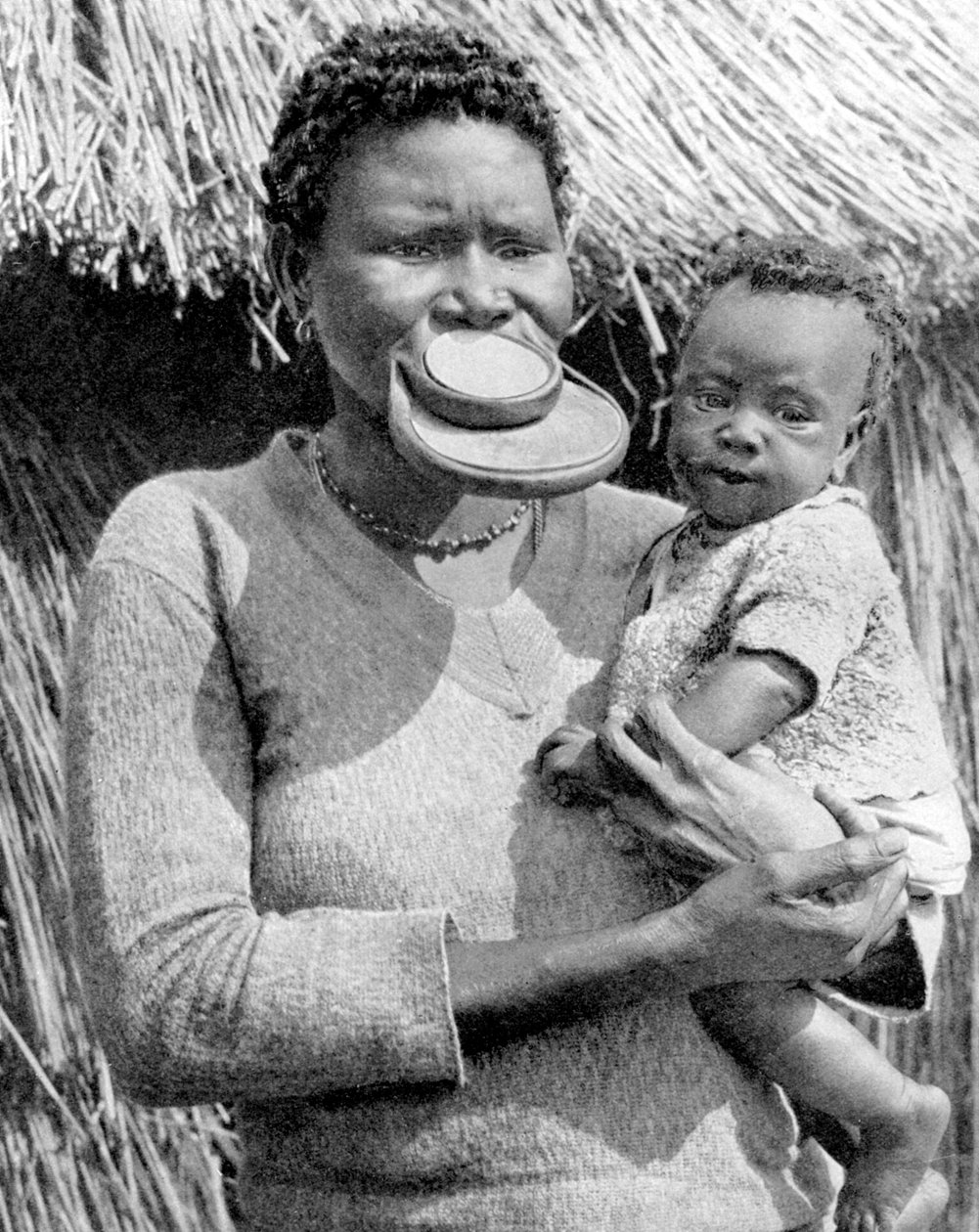 Egy nő a Sara-Kaba törzsből, Kongói Köztársaság, Afrika, 1936. alkotó: Wide World Photos