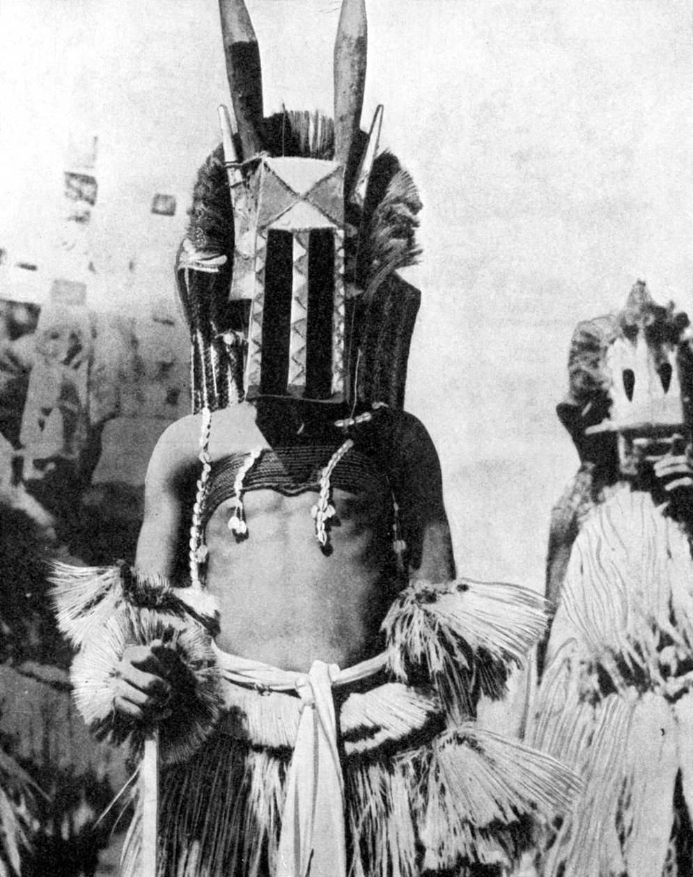 Felvidéki emberek védőmaszkja, Afrika, 1936. alkotó: Wide World Photos