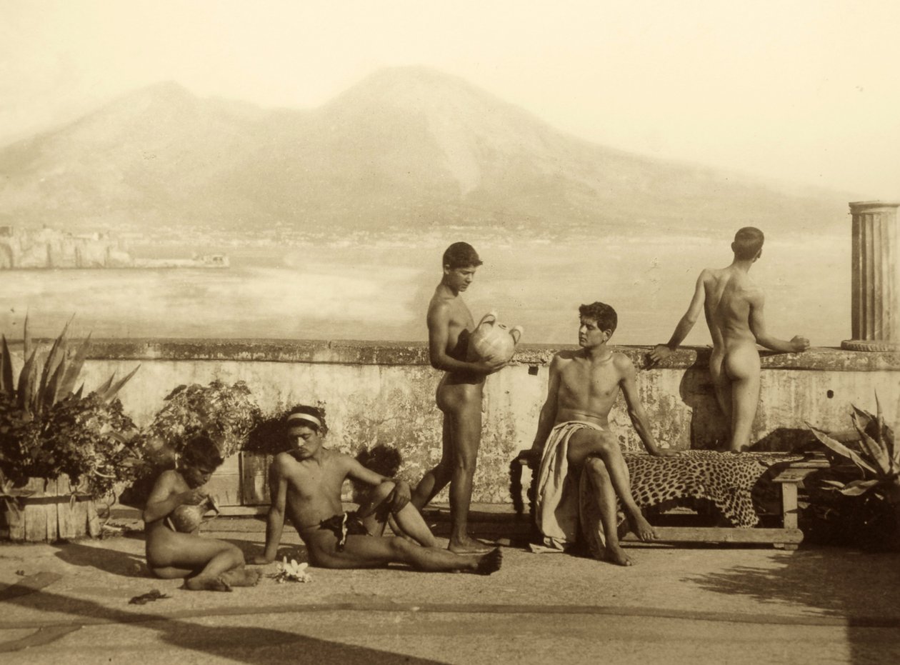 Egy klasszikus jelenet, Tierra del Fuego, Dél-Amerika. 1899 körül (szépia fotó) alkotó: Baron Wilhelm von Gloeden