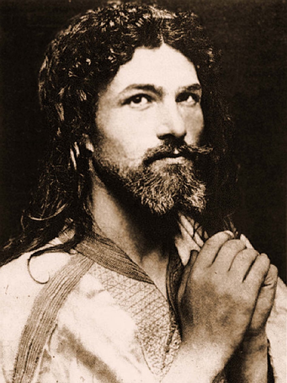 Wilhelm von Gloeden báró (1856-1931) önarcképe Jézus Krisztusként, 1890 körül (szepiaszínű fotó). alkotó: Baron Wilhelm von Gloeden