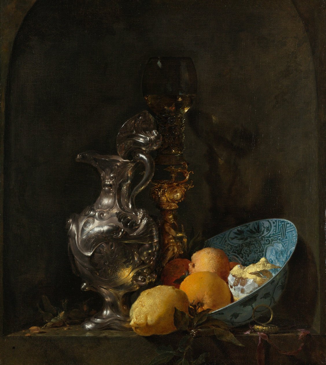Csendélet egy ezüst kancsóval és egy porcelán tállal alkotó: Willem Kalf