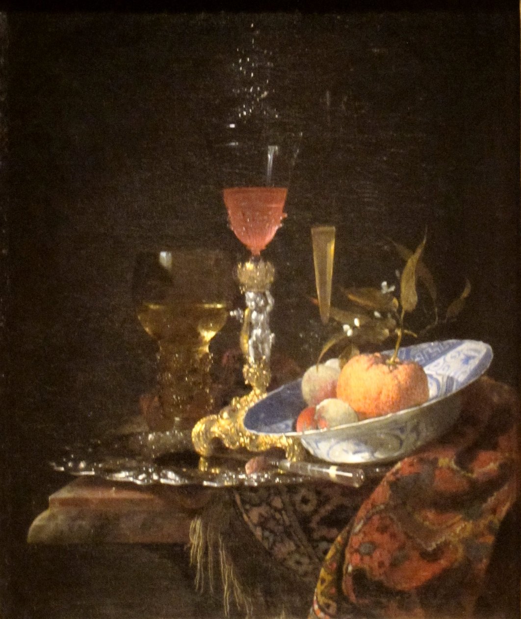 Borospohár és egy tál gyümölcs alkotó: Willem Kalf
