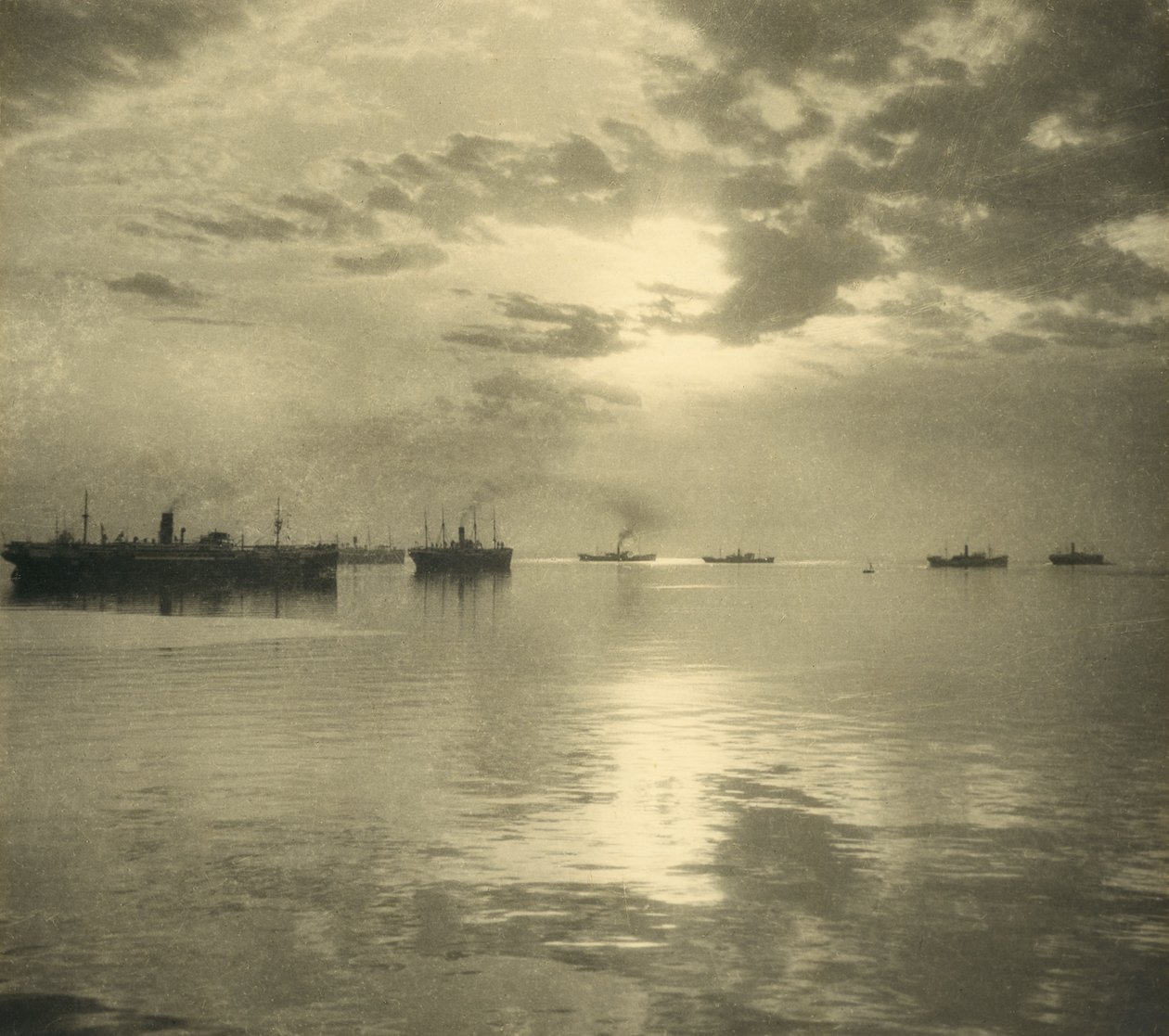 Az első csapatszállító hajók, amelyek ausztrál és új-zélandi katonákat, lovakat és ellátmányt szállítottak a Nagy Háborúba, 1914. november 1-jén hagyják el Albanyt (színes fotó). alkotó: William Fell