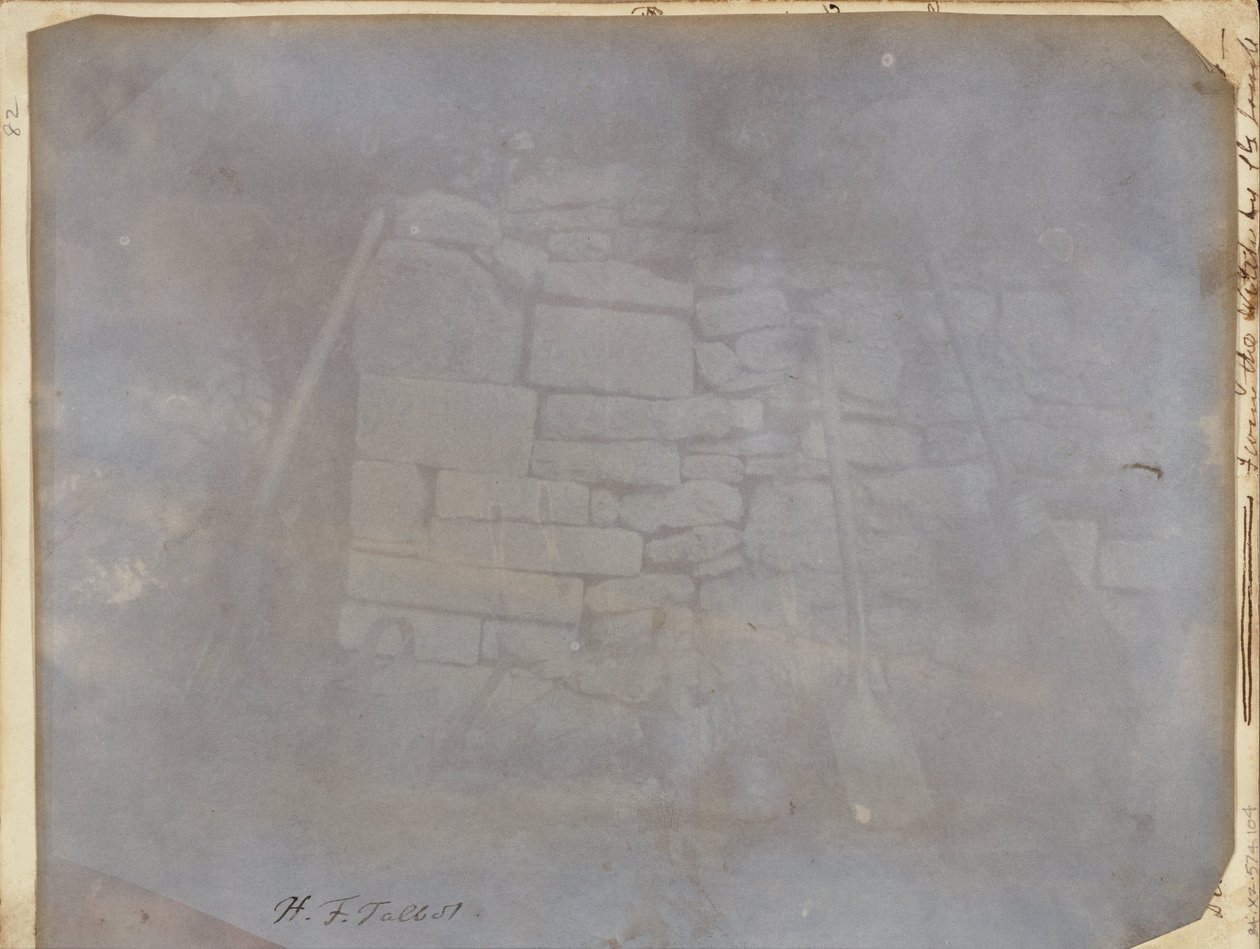 (Fal a dinnyeföldben, Lacock -apátság) alkotó: William Henry Fox Talbot