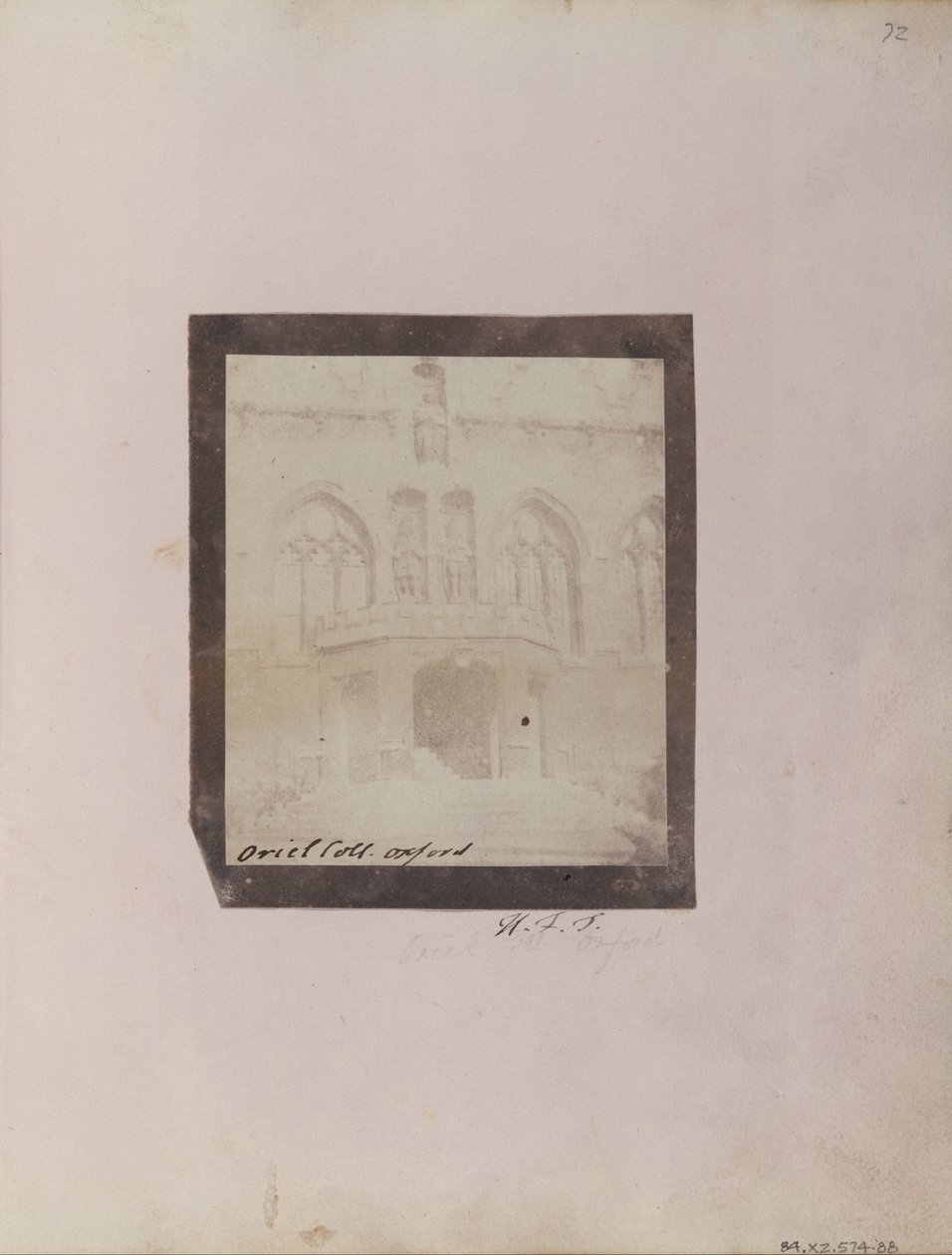 A tornác az Oxfordi Oriel College Front Quadjában. alkotó: William Henry Fox Talbot