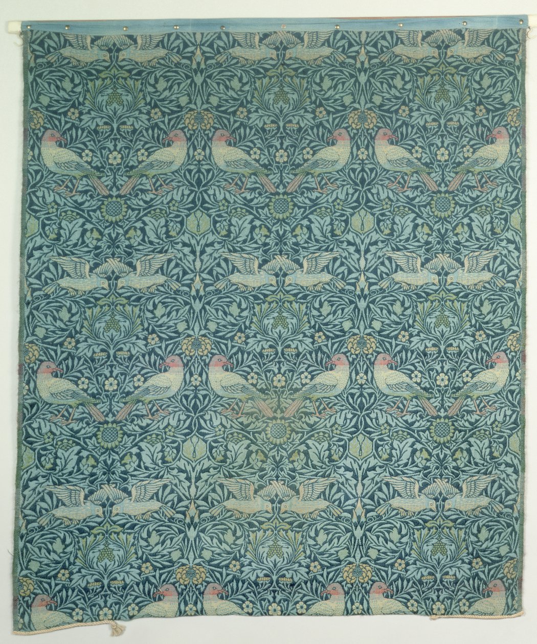 „Dove and Rose” szövetkialakítás, 1879 körül (textil) alkotó: William Morris