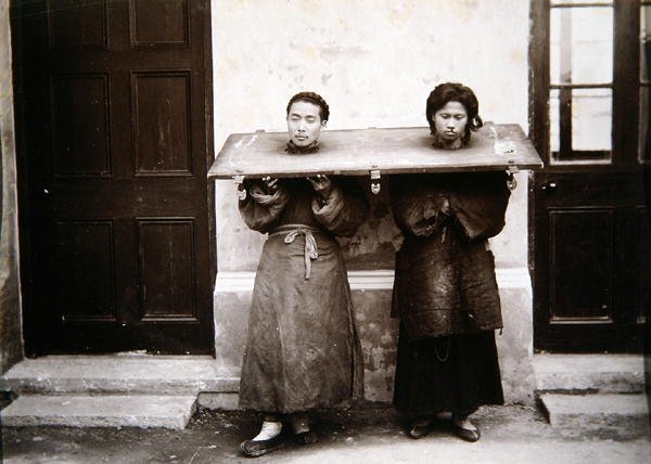 Kínai elítéltek, 1880 körül (albumin) alkotó: William (attr. to) Saunders