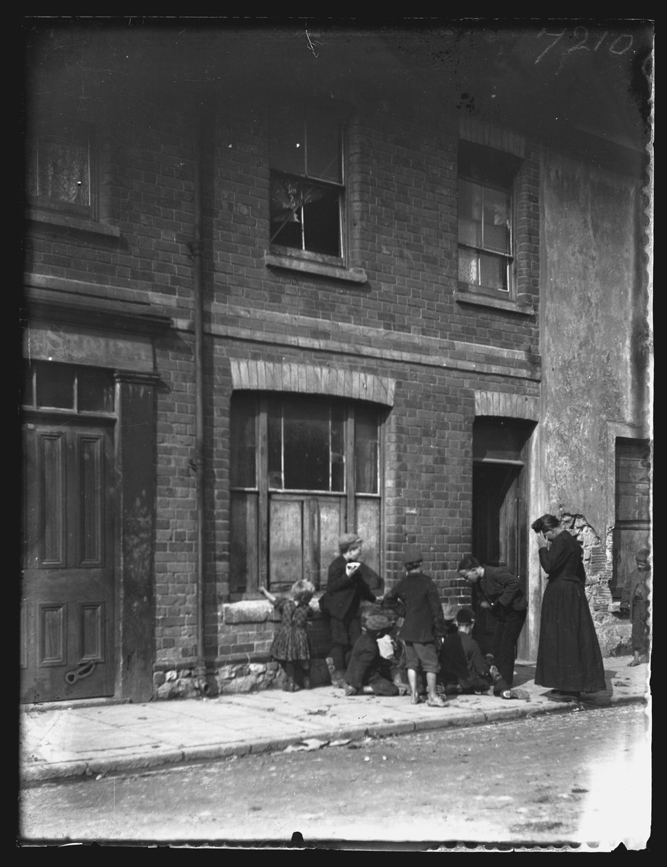 Nora Street, Cardiff, 1893. alkotó: William Booth
