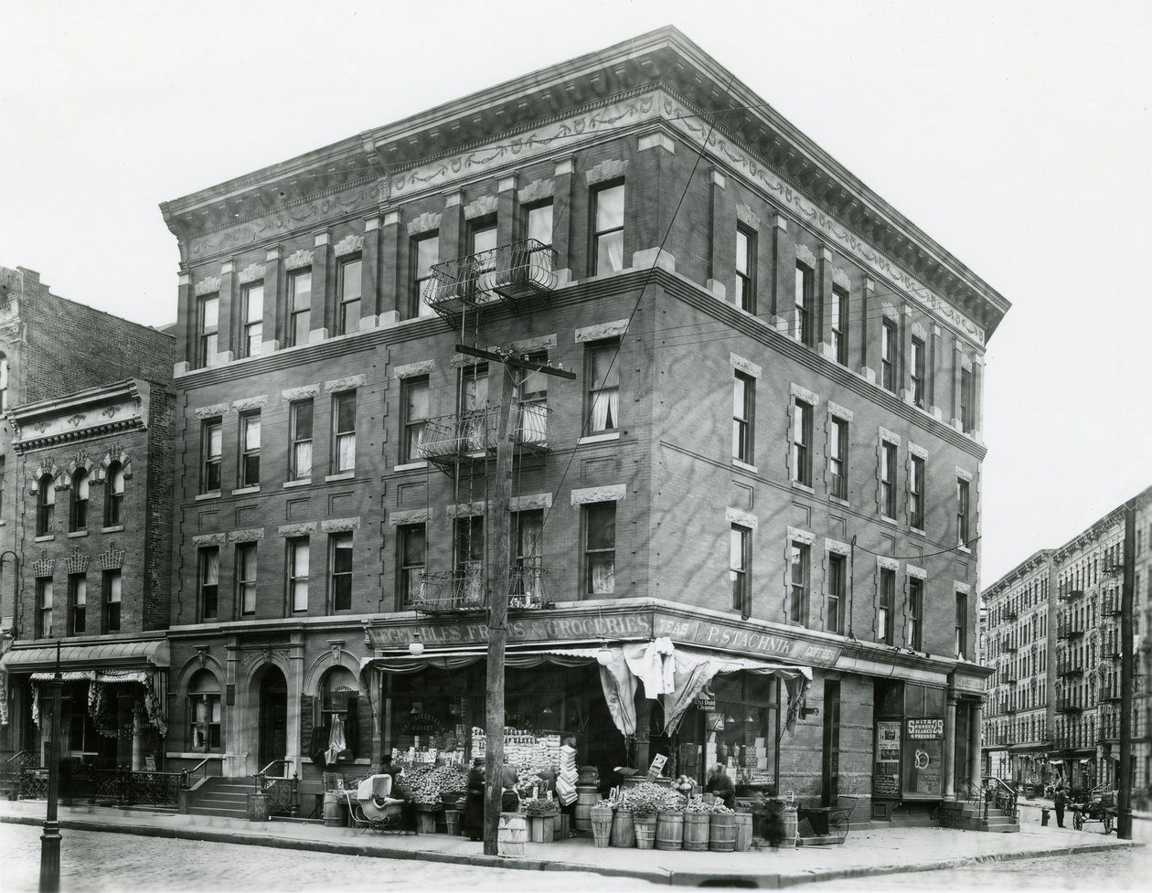 767 East 152nd Street, 1915. december 7 alkotó: William Davis Hassler