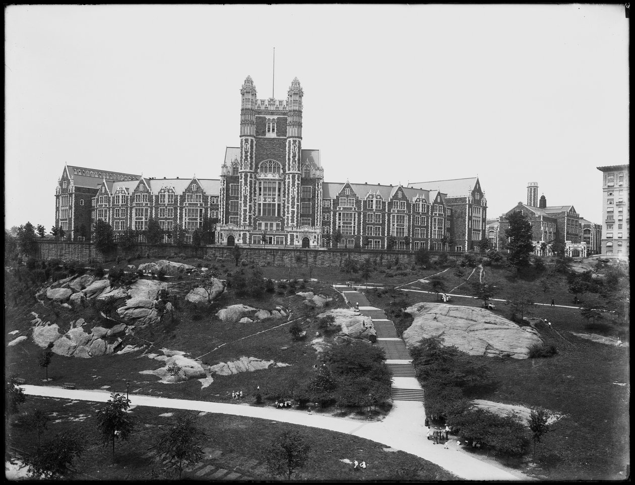 A City College of New York kampusza, a St. Nicholas Avenue felől nézve, New York City, 1914. július 13. alkotó: William Davis Hassler
