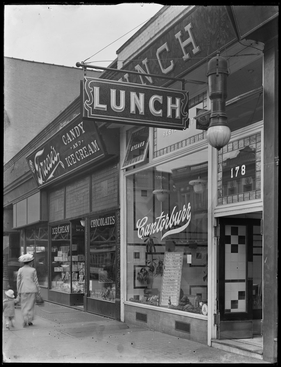 Canterbury Lunch tábla a 202 (vagy 178) E. 125. utcában, New York City, 1916. május 2. alkotó: William Davis Hassler