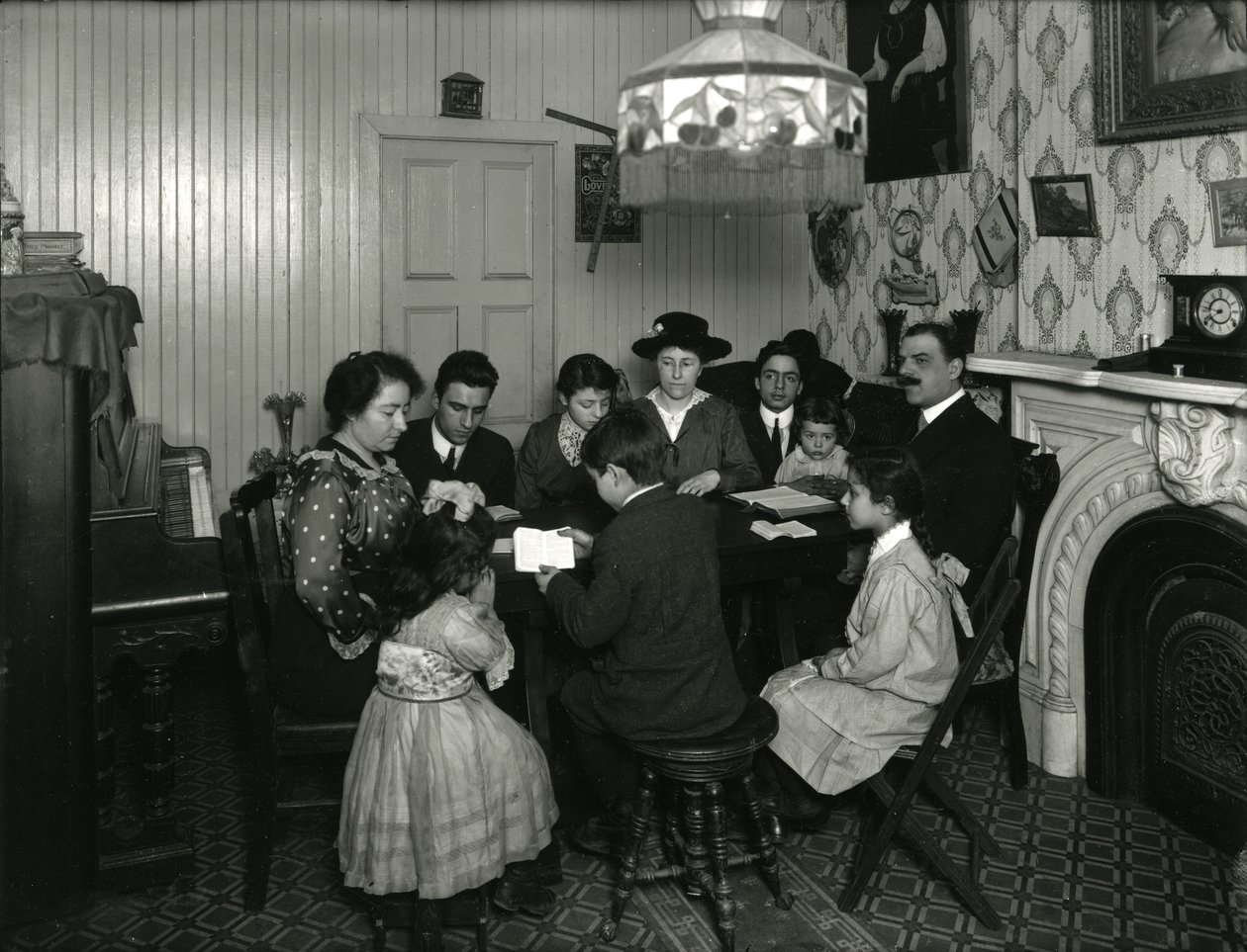 Evangélista Bizottság, Bibliatanulmányozás Mrs. Vitello otthonában, 359 E. 49th Street, tanítja Miss Jones. 1916. március 30 alkotó: William Davis Hassler
