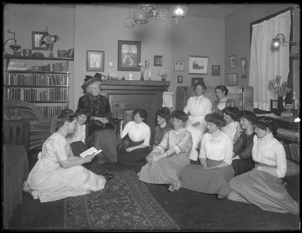 Harriet E. Hassler egy csoport fiatal nővel, 206 W. 13th Street, New York, 1912 körül. alkotó: William Davis Hassler