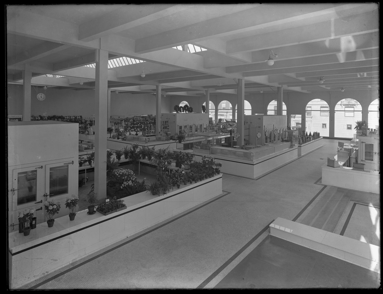 Nagy szögű belső nézet a 95. utcai piacról, New York City, 1915. október 25. alkotó: William Davis Hassler