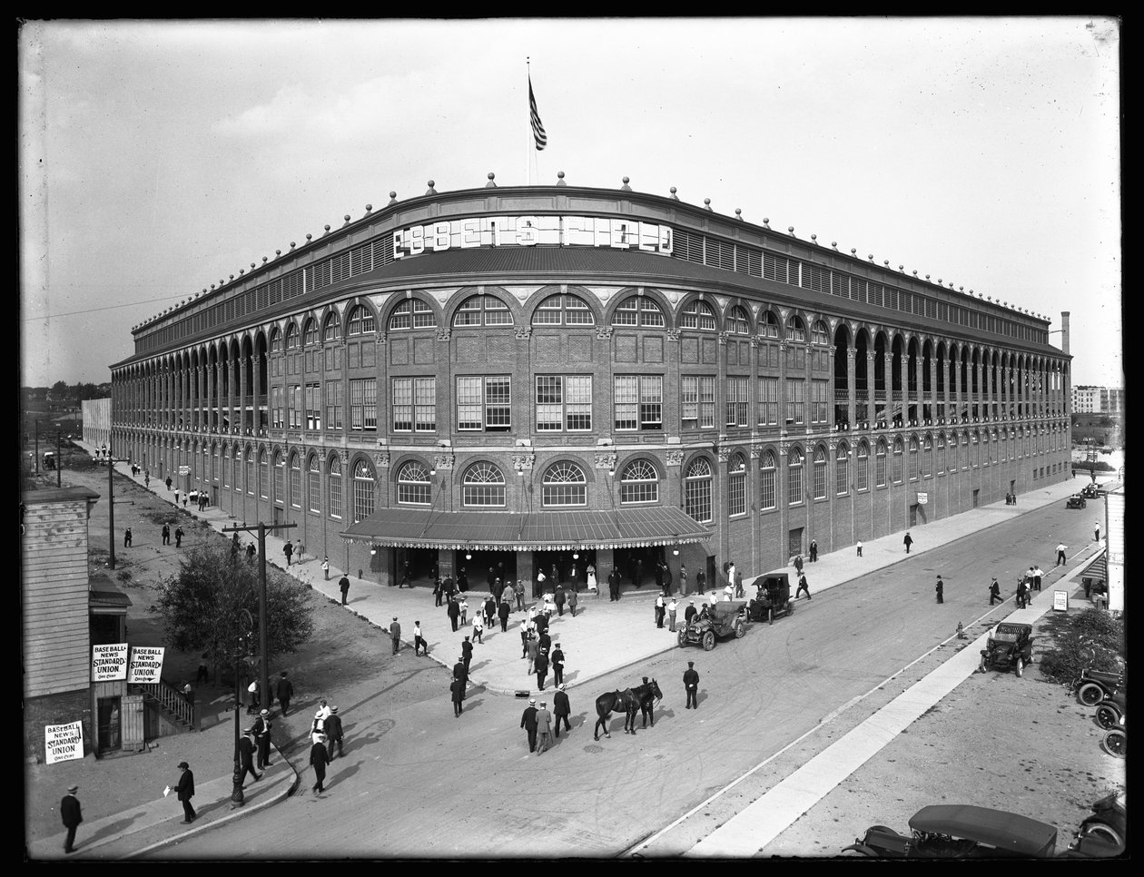 A brooklyni Ebbets Field nagy látószögű képe, 1914. szeptember 2. alkotó: William Davis Hassler