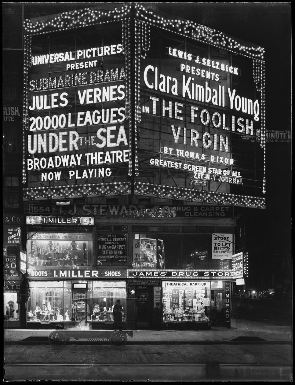 Megvilágított sátor a „20 000 Leagues Under the Sea” és a „The Foolish Virgin” filmekhez, New York City, január 6. alkotó: William Davis Hassler