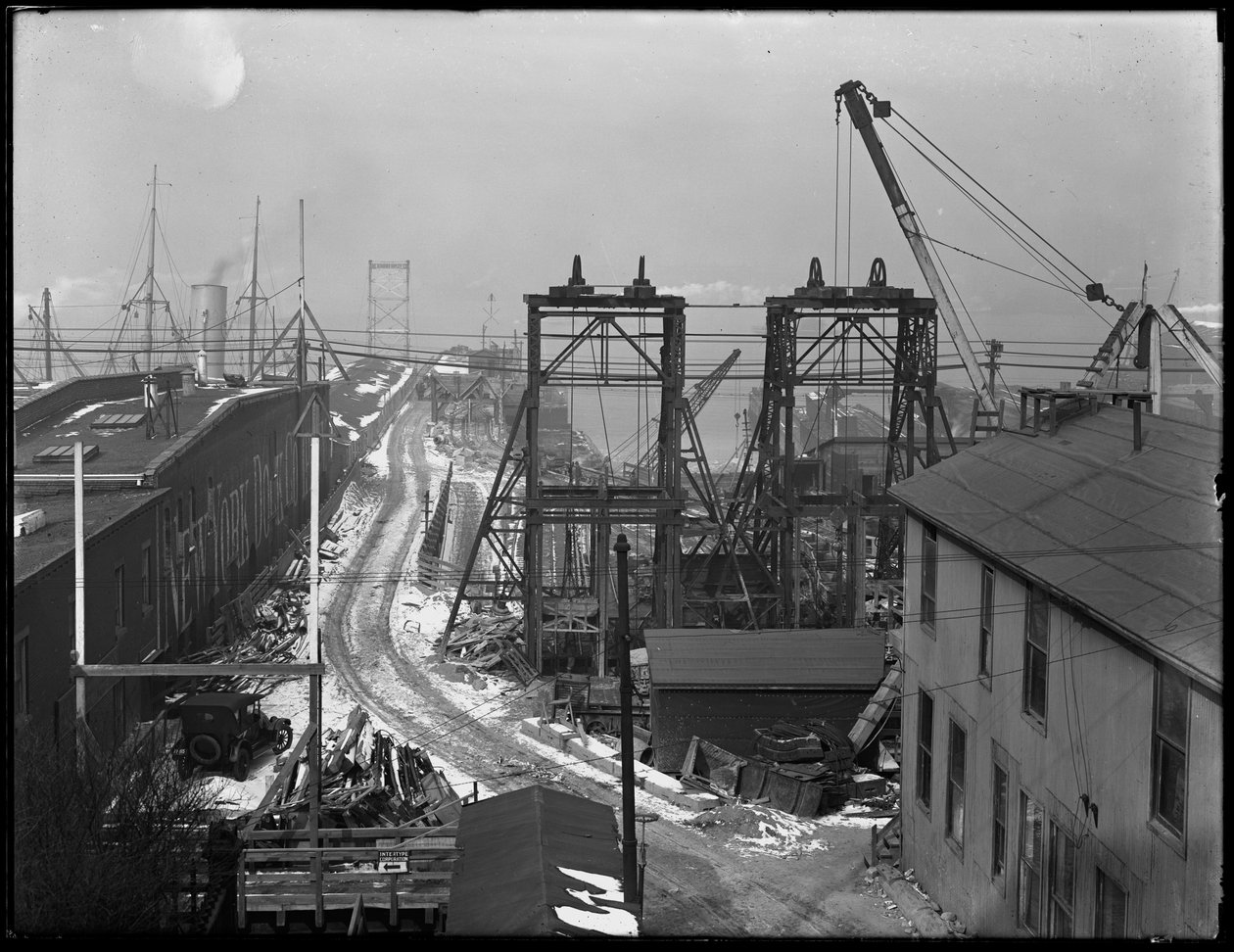 A New York Dock Company Montague utcai irodái, a brooklyni utcai hídról, 1917. február 17. alkotó: William Davis Hassler