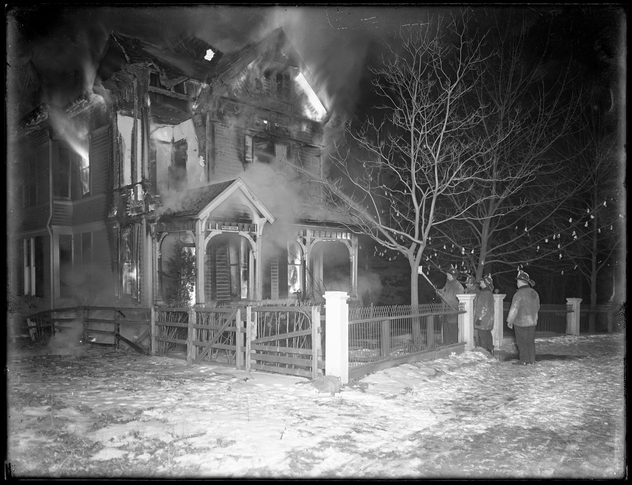 Prescott Cottage éjszakai tűzvész, Inwood Hill, 1914 alkotó: William Davis Hassler