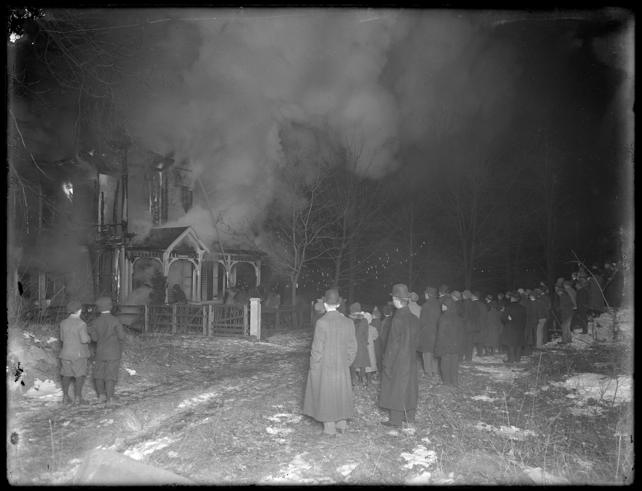 Prescott Cottage éjszakai tűzvész, Inwood Hill, 1914 alkotó: William Davis Hassler