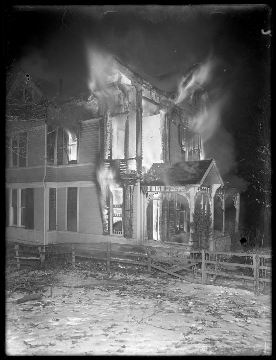 Prescott Cottage éjszakai tűzvész, Inwood Hill, 1914 alkotó: William Davis Hassler