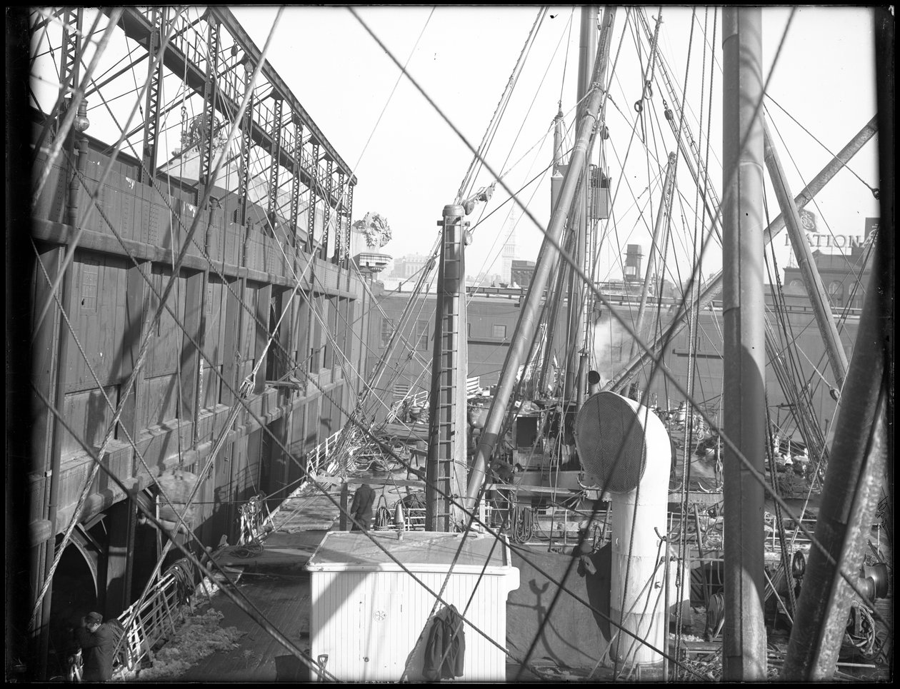 R.M.S. Carpathia rakodás az 54. sz. mólónál, 1912 alkotó: William Davis Hassler