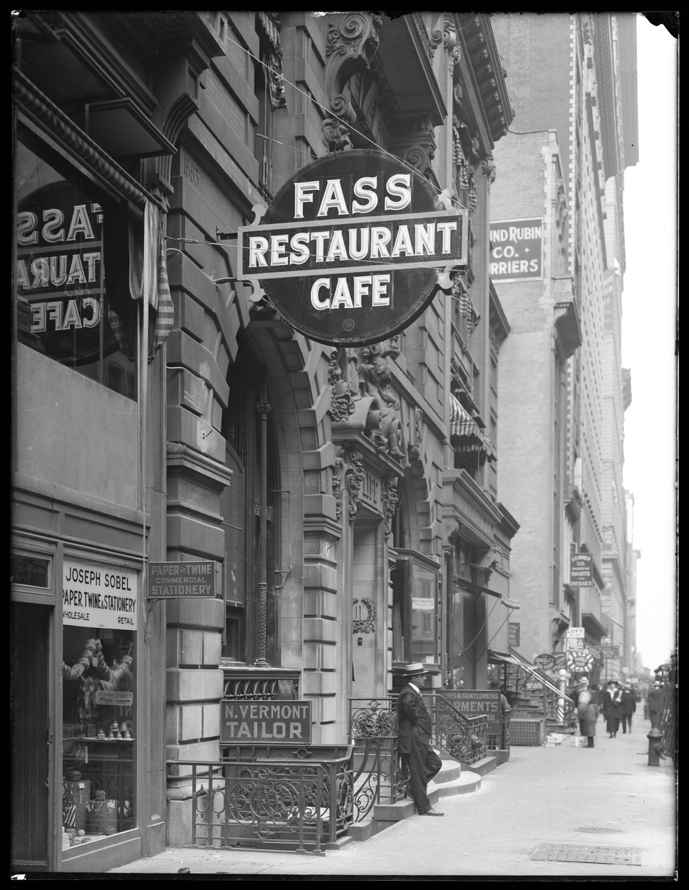 Sign for Fass Café, 19 W. 31st Street, New York City, 1916. június 14. alkotó: William Davis Hassler