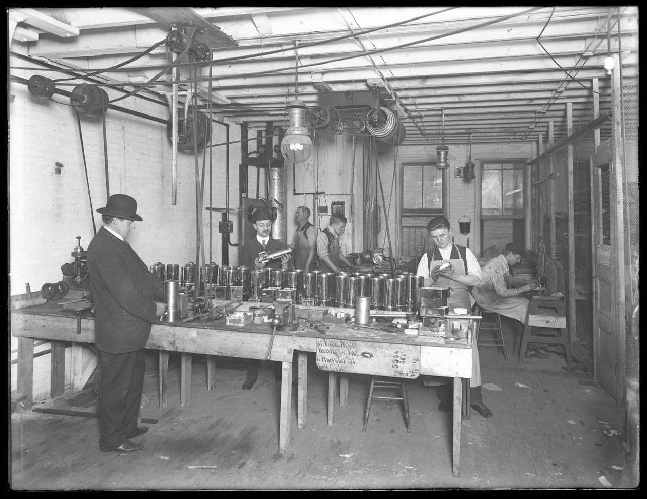 Hatodik emeleti műhely, Geyser Electric Water Heater Company, 42 Hudson Street, New York City, 1914. december 31. alkotó: William Davis Hassler