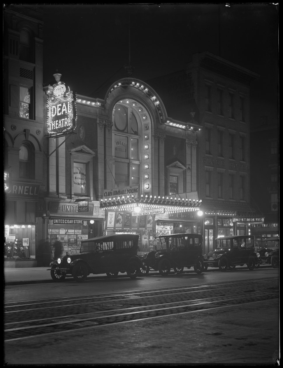 Az Ideális Színház a Nyolcadik Avenue-n, New York City, 1917. január 6. alkotó: William Davis Hassler