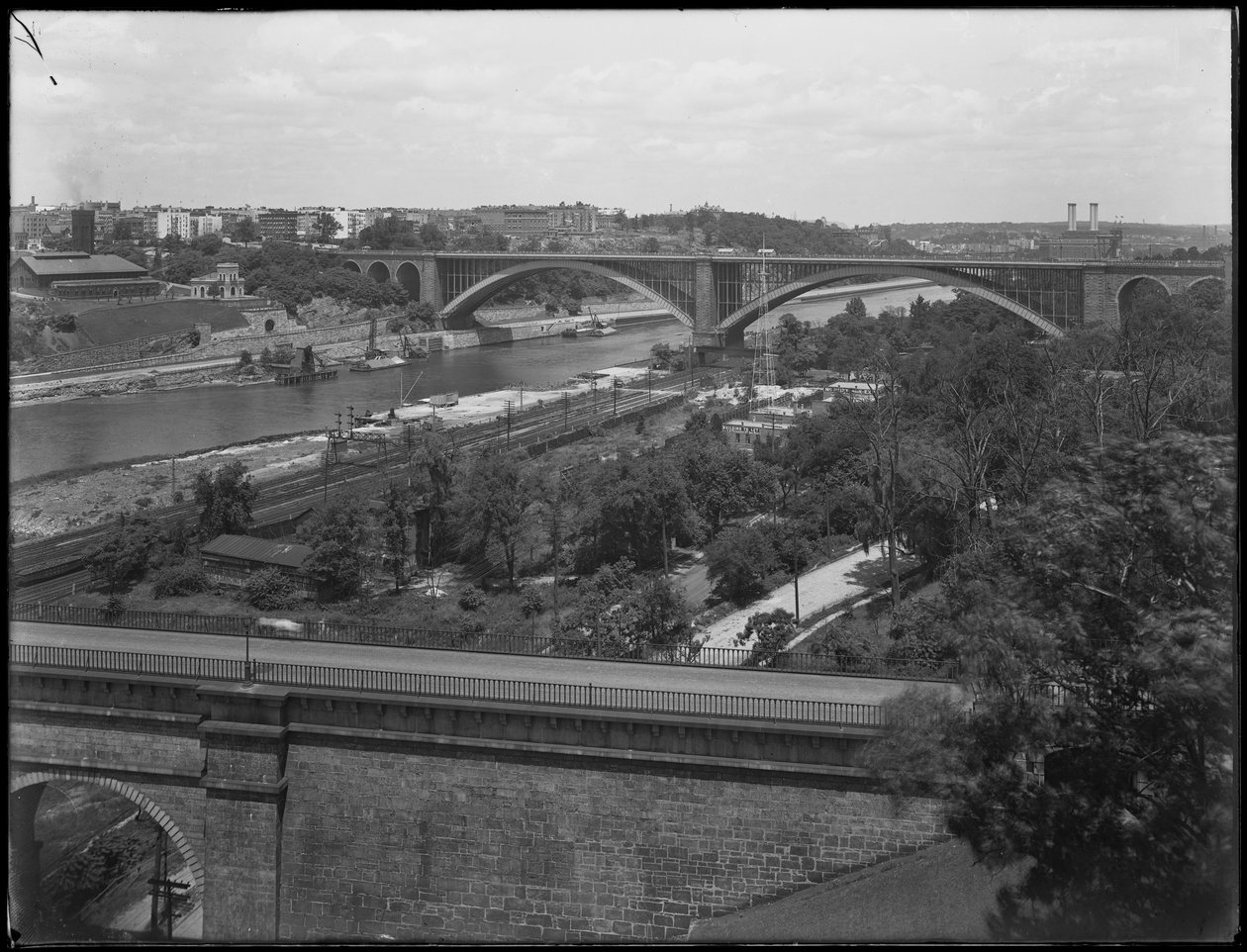 A Washington híd, a High Bridge és a Washington Heights Bronxból nézve, 1914. július 19. alkotó: William Davis Hassler