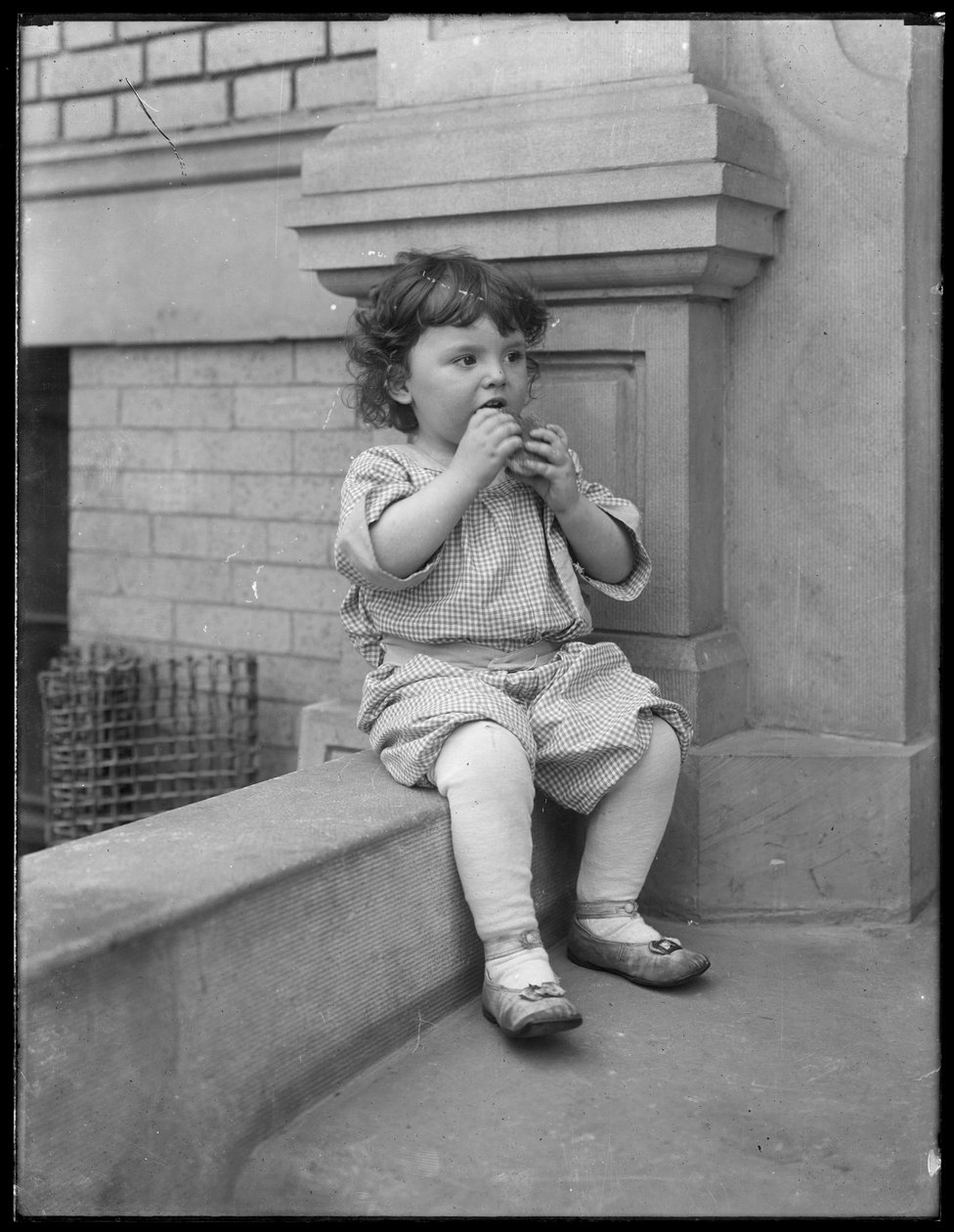 "Duffy" tipegő a Vermilyea Avenue lakóház elülső részén, New York, 1913 körül alkotó: William Davis Hassler