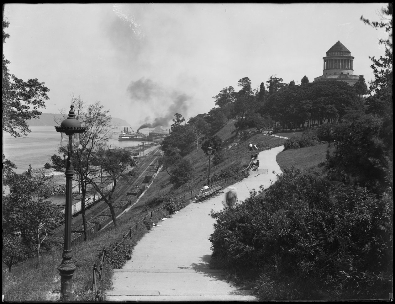 Kilátás a dombra, Grant sírja felé, New York, 1914. július 20. alkotó: William Davis Hassler