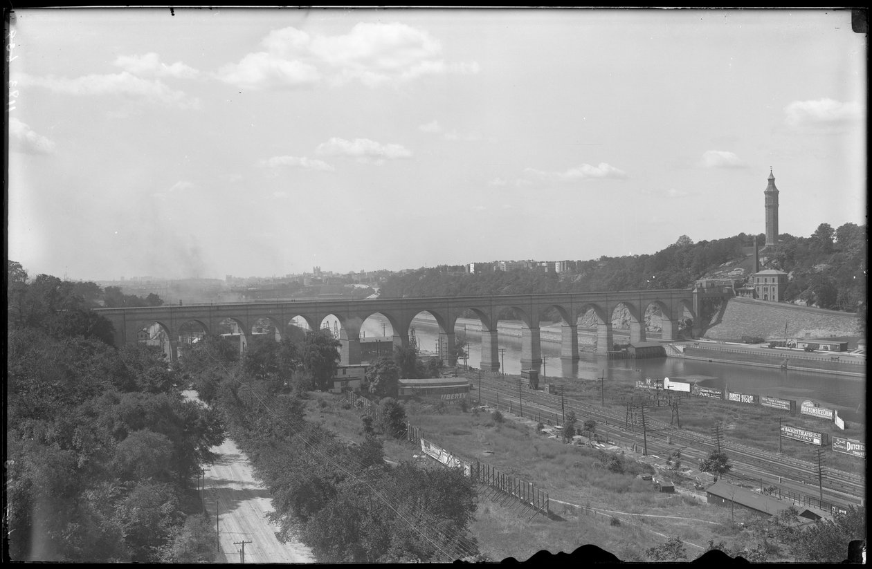 Kilátás a Harlem-folyóra, a High Bridge-re és a Highbridge-toronyra, 1912 körül alkotó: William Davis Hassler