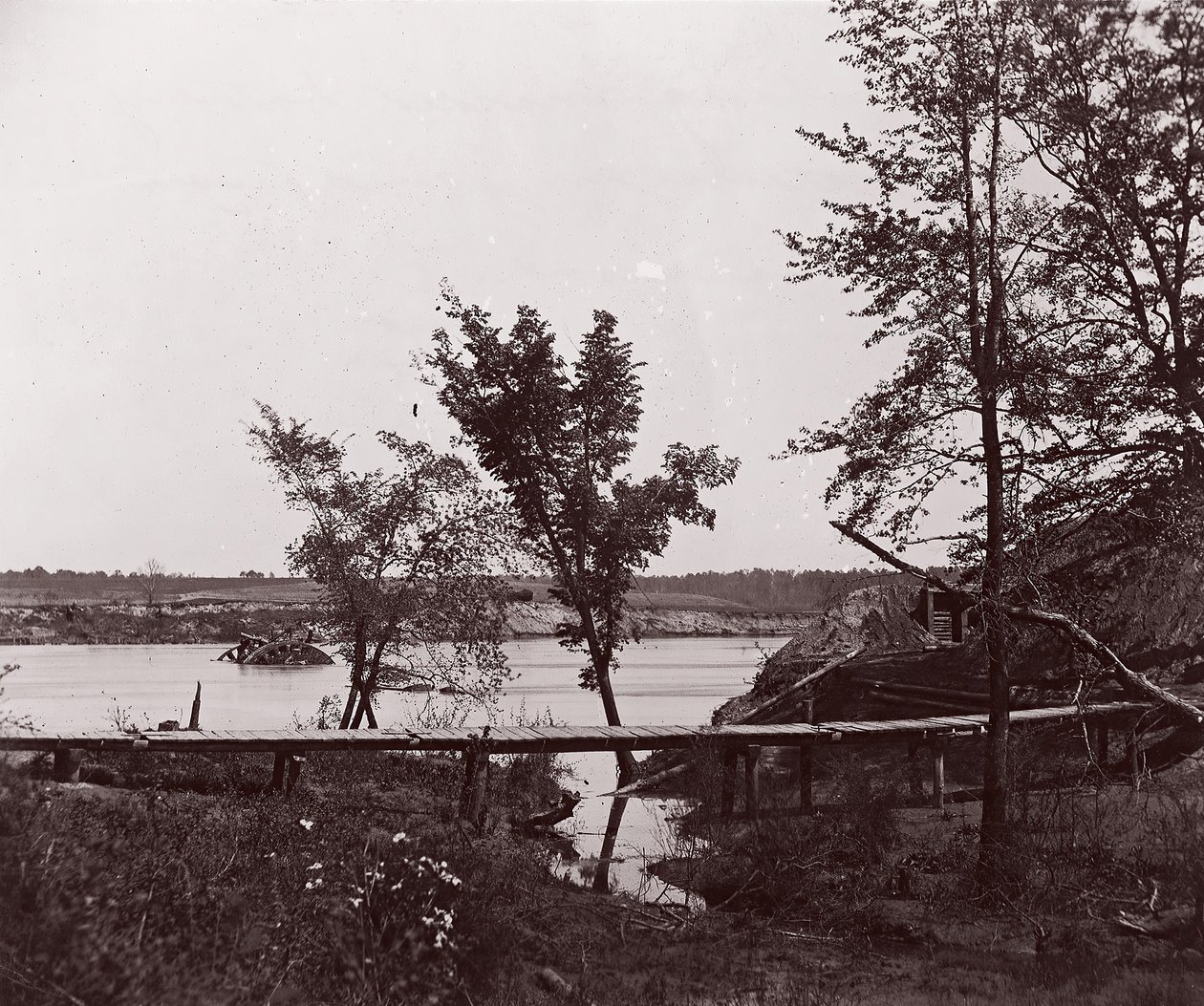 Fort Darling. Álarcos akkumulátor és akadály a James Riverben, kb. 1865. alkotó: William Frank Browne