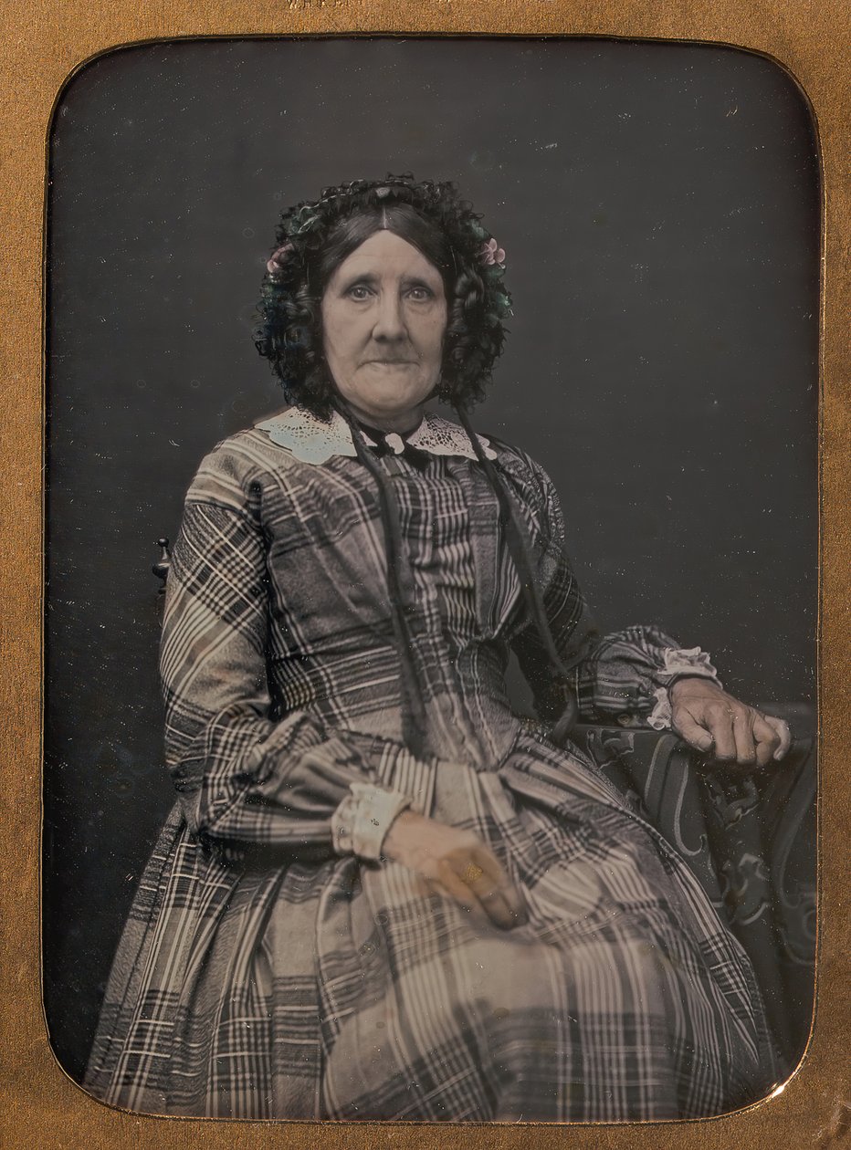 Ülő idős nő, kockás ruhát és motorháztetőt viselő, 1854-60. alkotó: William Hardy Kent