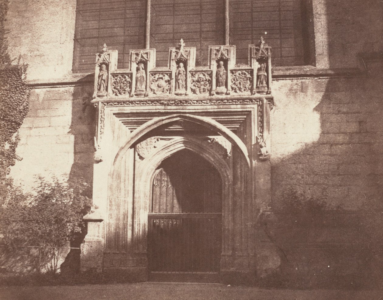 Egy ősi ajtó, Magdalen College, Oxford alkotó: William Henry Fox Talbot